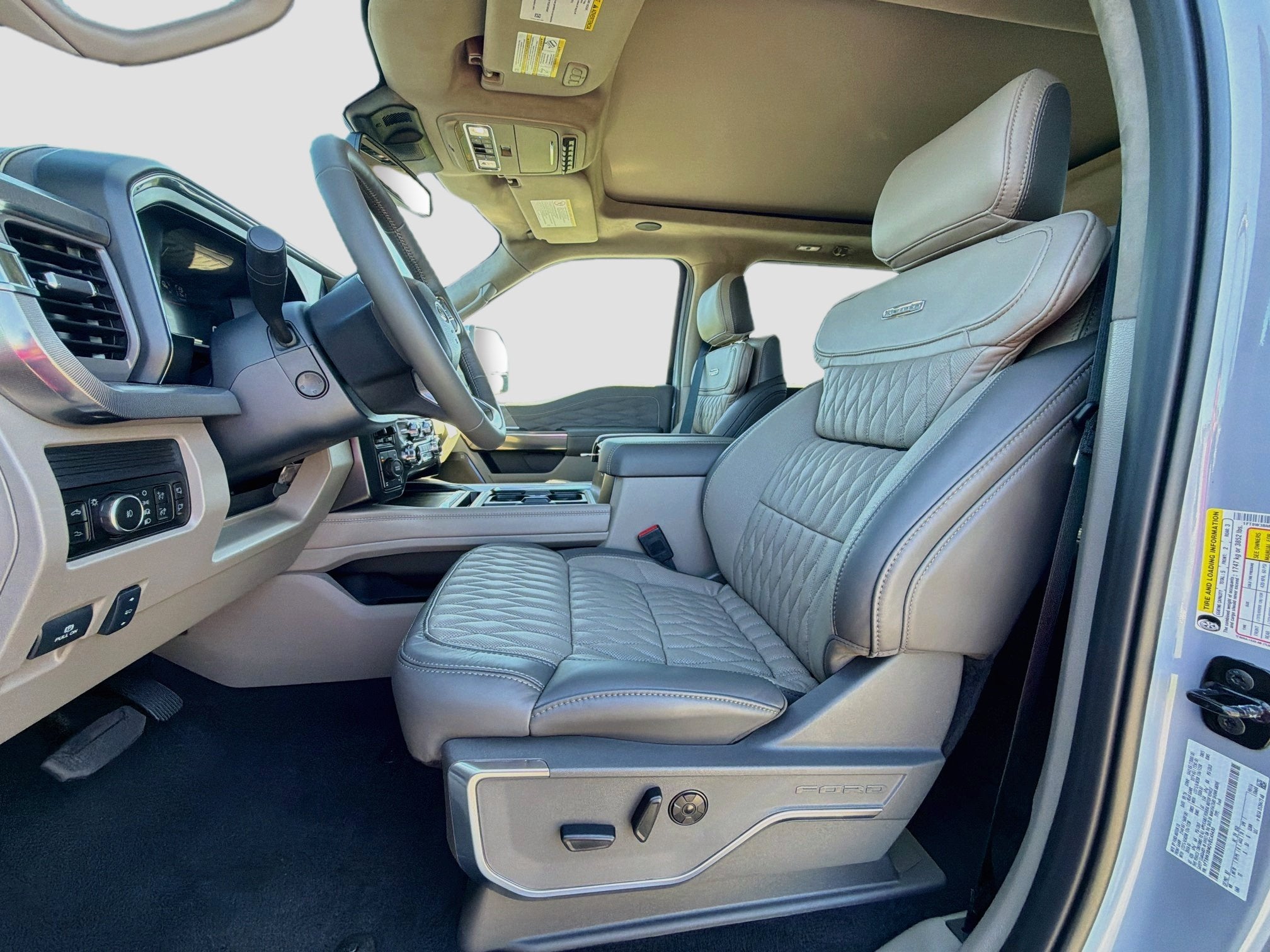 2027 Ford F-350SD F-350® Platinum®