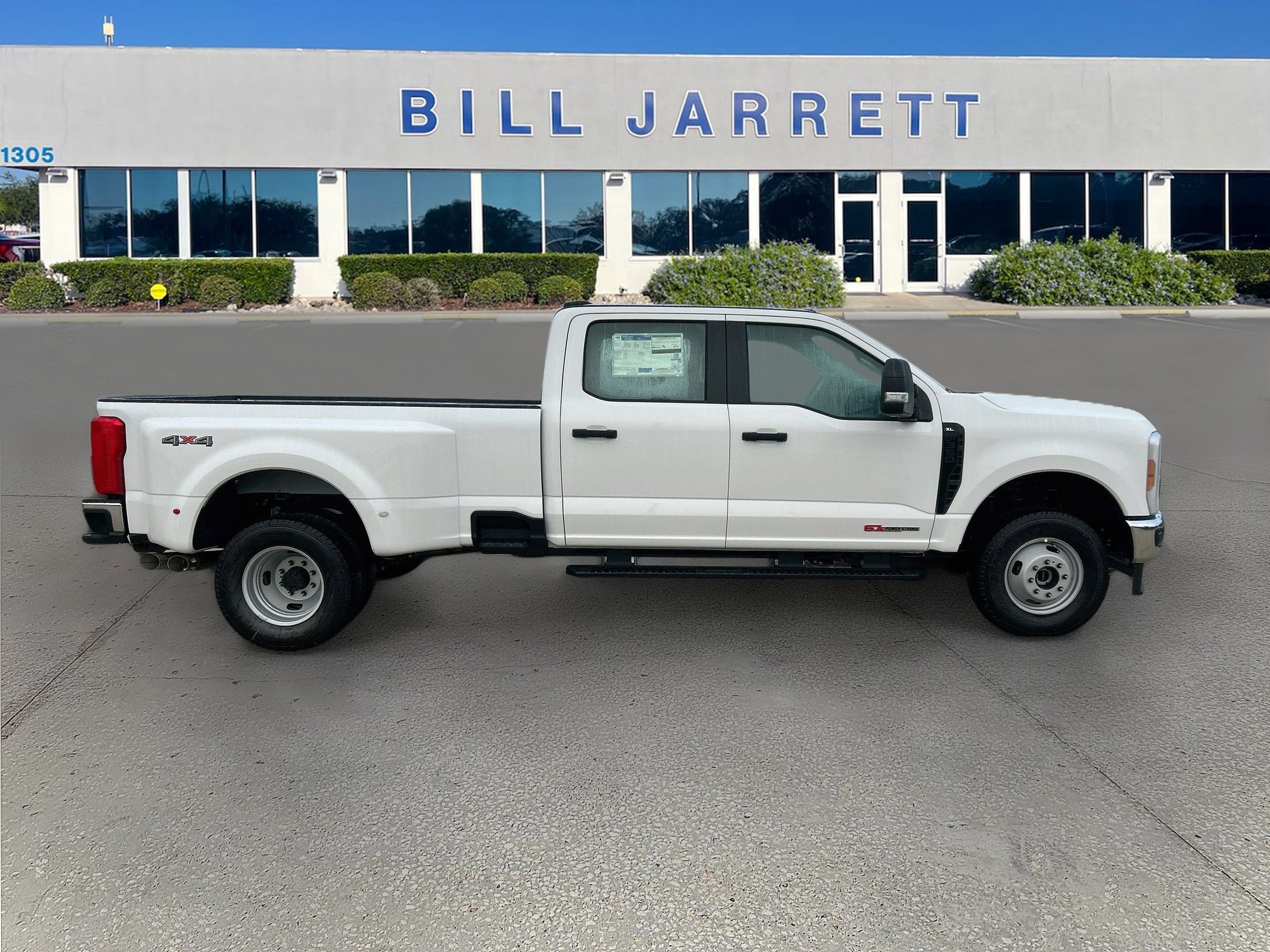 2027 Ford Super Duty F-350 DRW F-350® XL