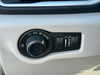 2024 Chrysler Voyager LX