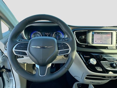 2024 Chrysler Voyager LX