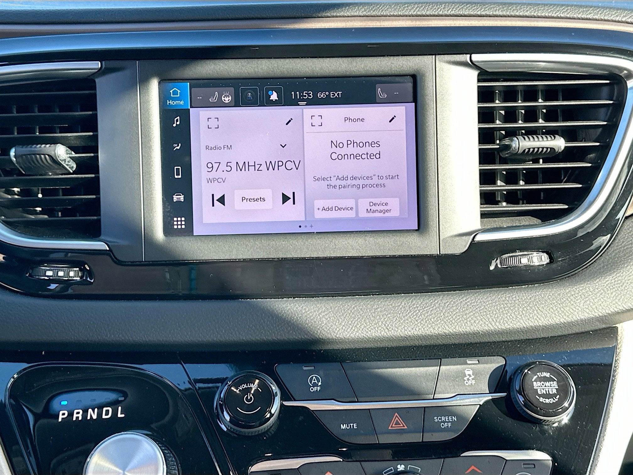 2024 Chrysler Voyager LX