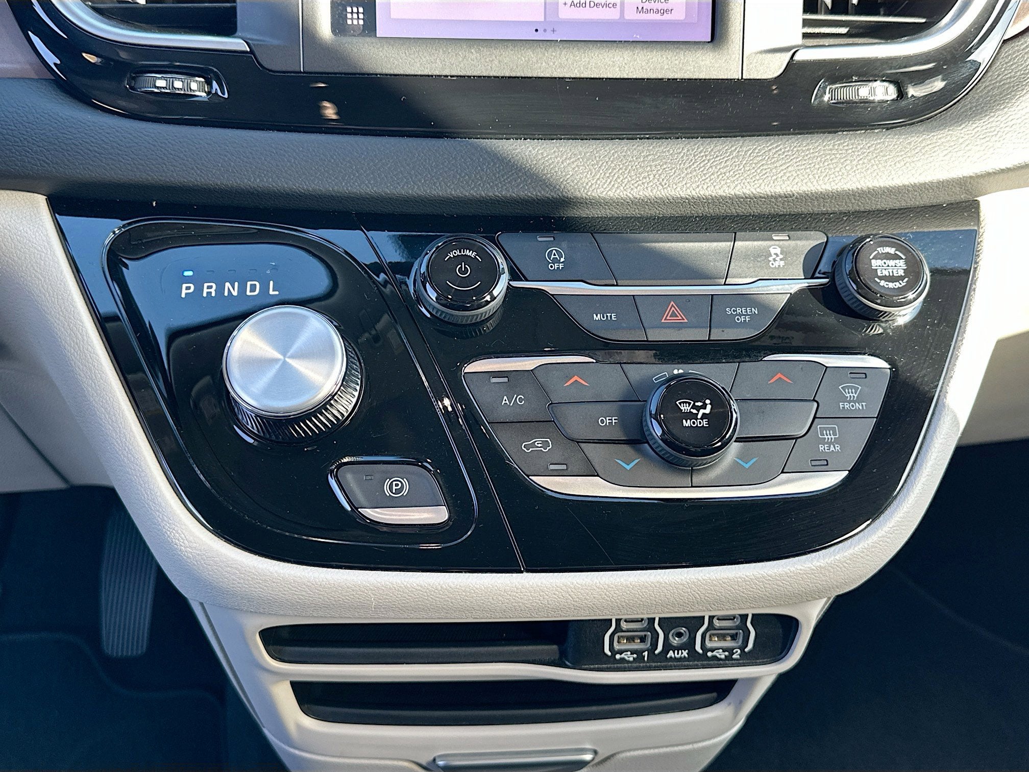 2024 Chrysler Voyager LX