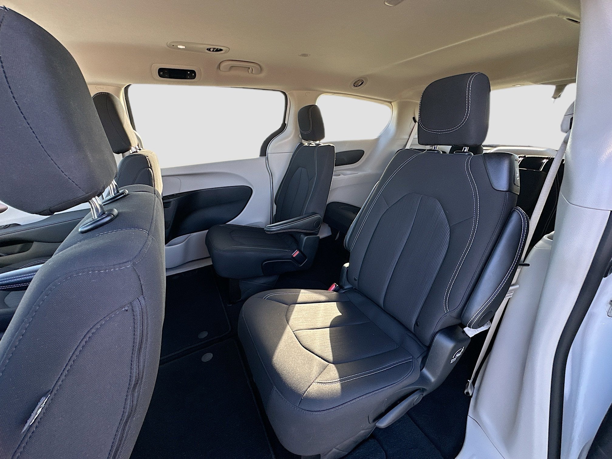 2024 Chrysler Voyager LX