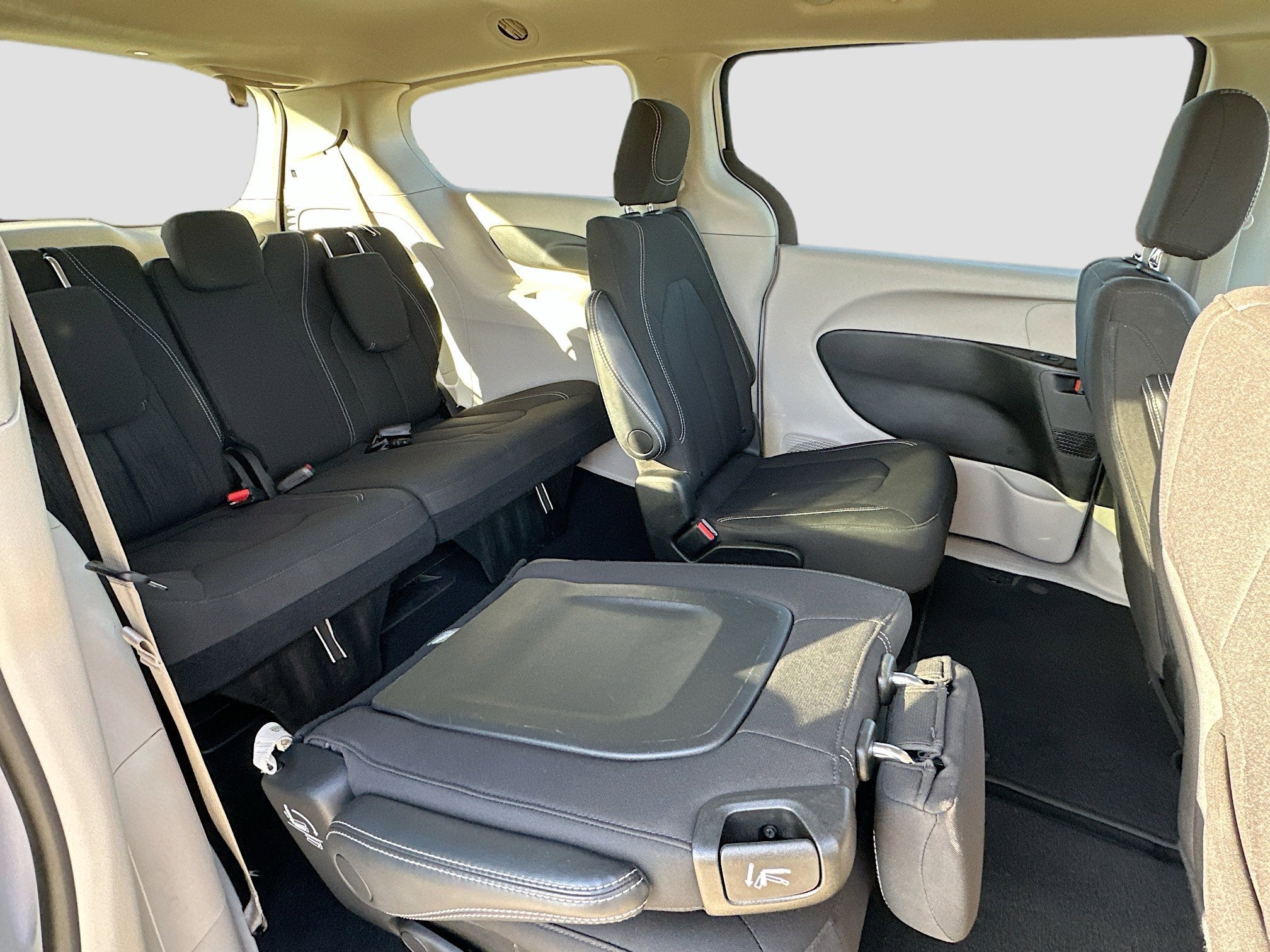 2024 Chrysler Voyager LX