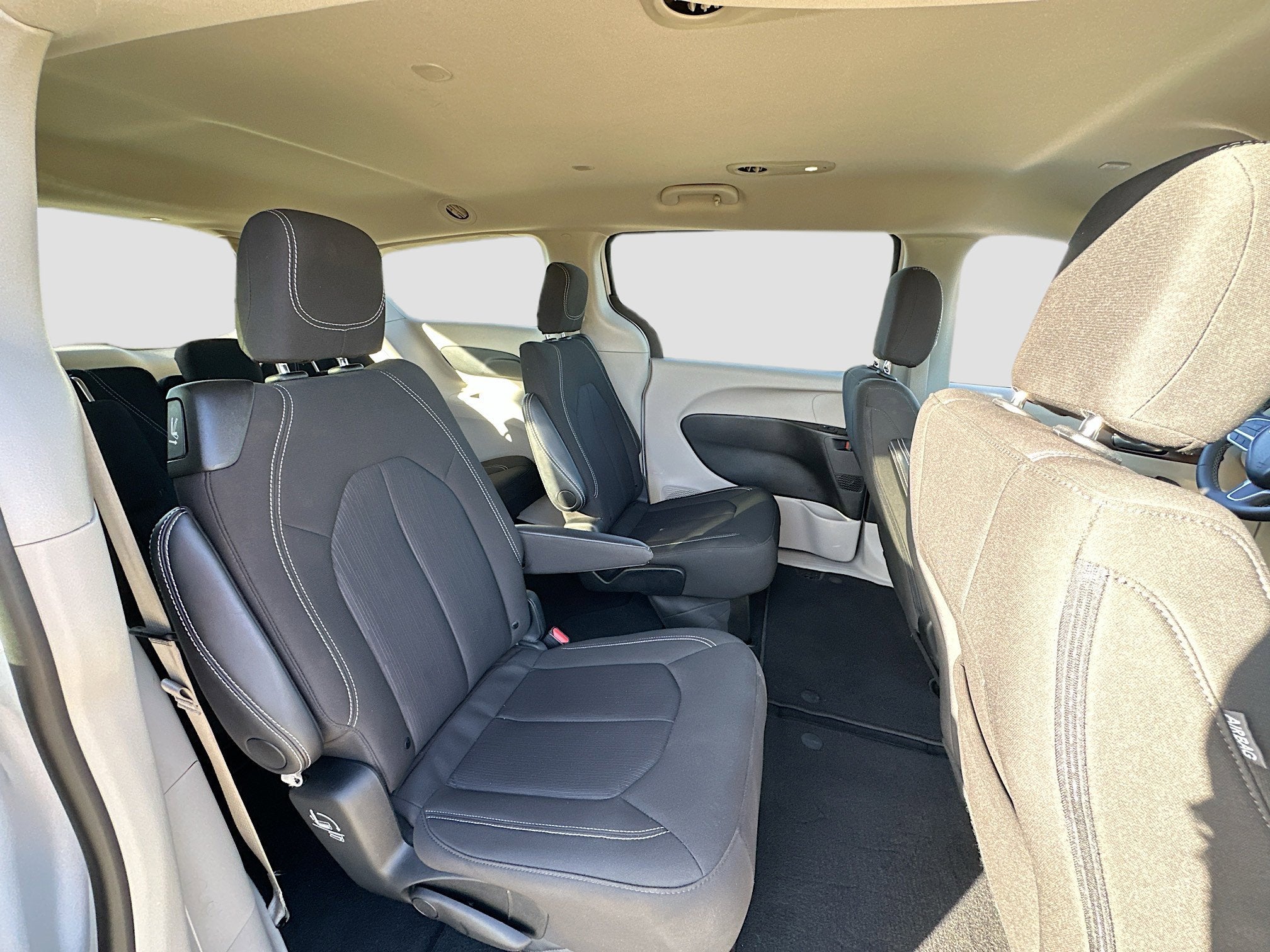 2024 Chrysler Voyager LX