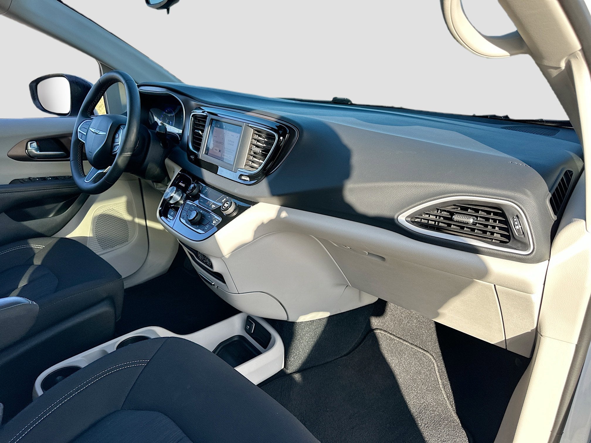 2024 Chrysler Voyager LX