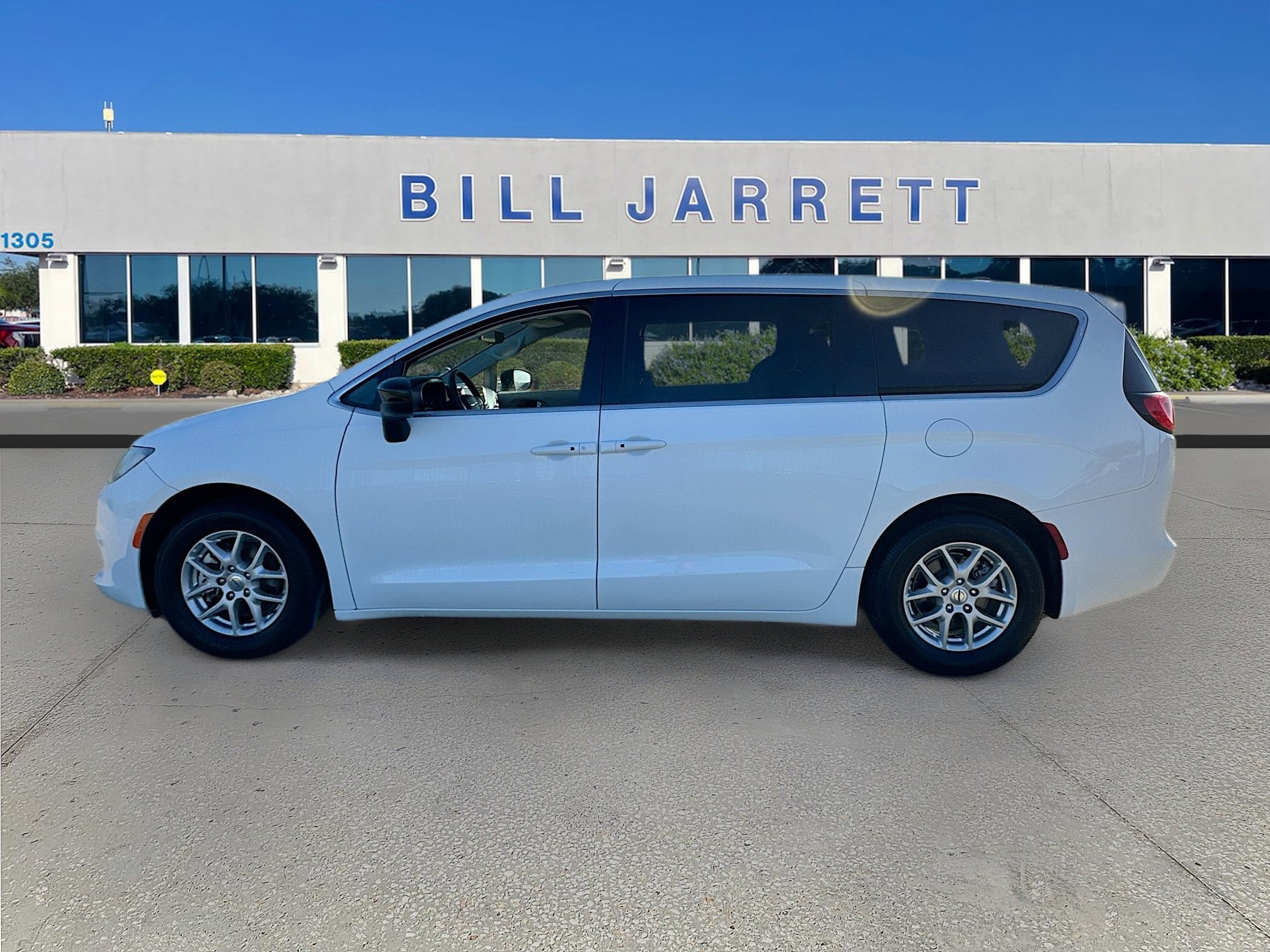 2024 Chrysler Voyager LX