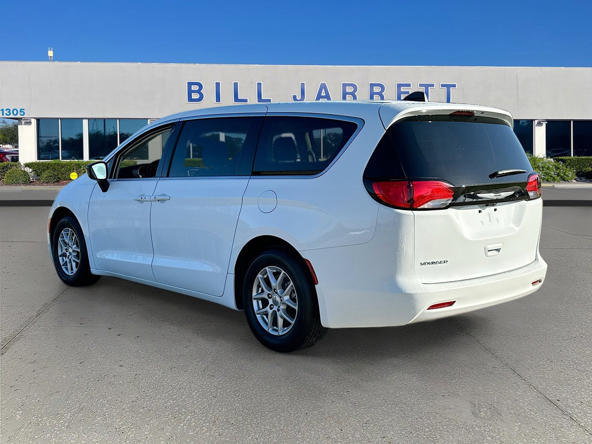 2024 Chrysler Voyager LX