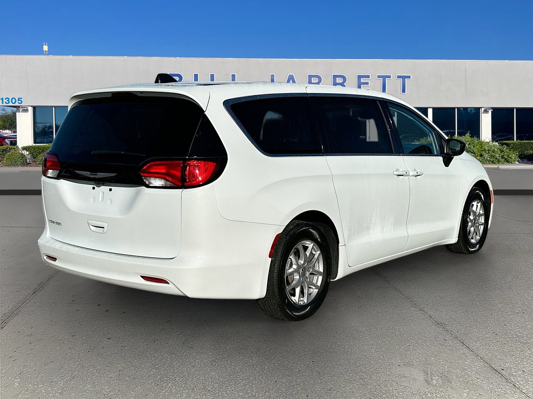 2024 Chrysler Voyager LX