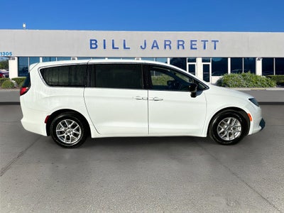 2024 Chrysler Voyager LX