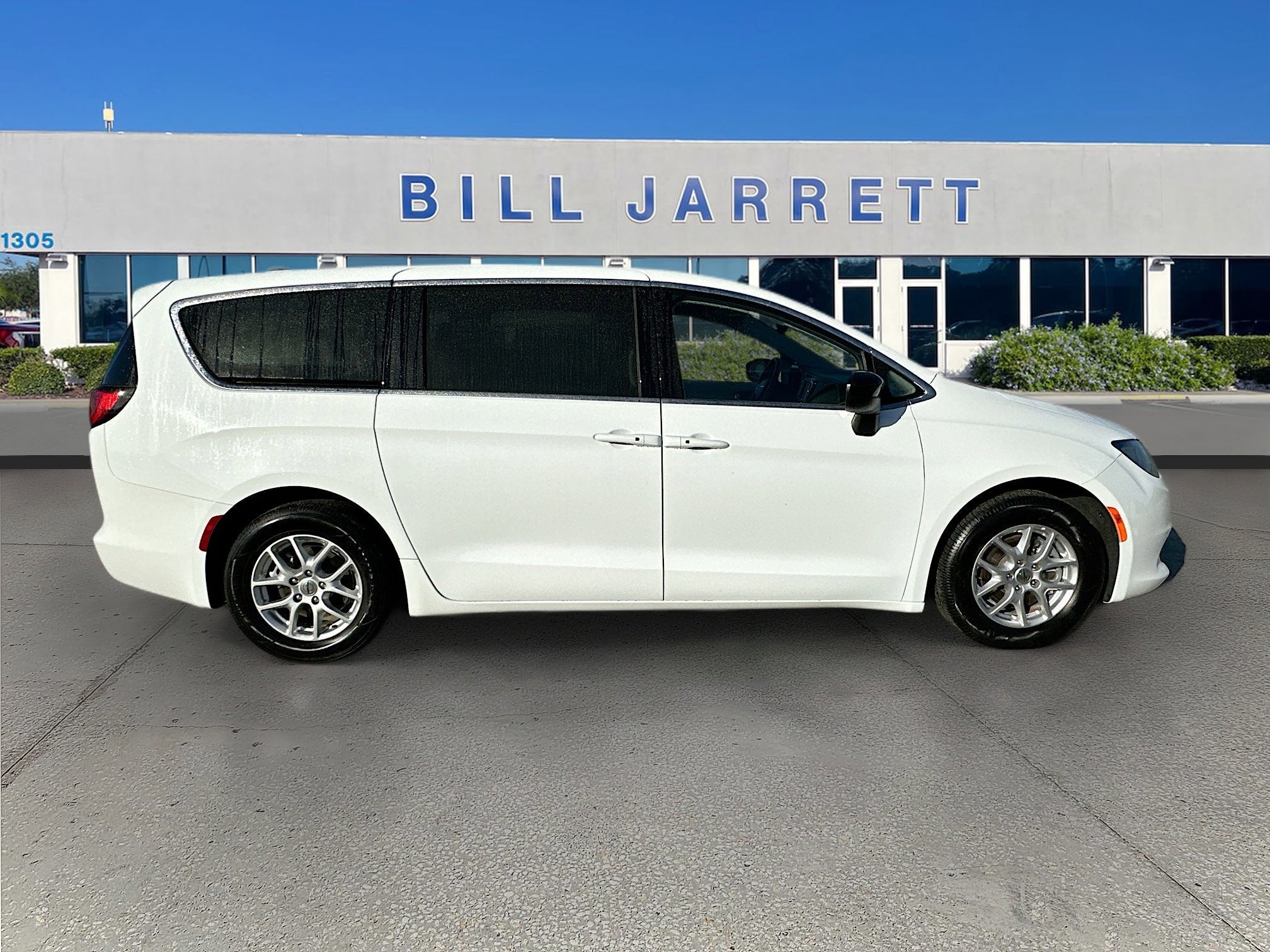 2024 Chrysler Voyager LX