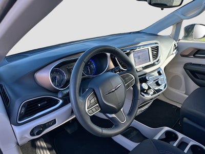 2024 Chrysler Voyager LX