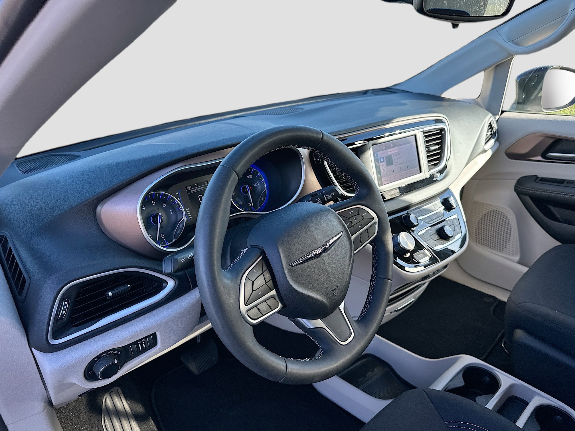 2024 Chrysler Voyager LX