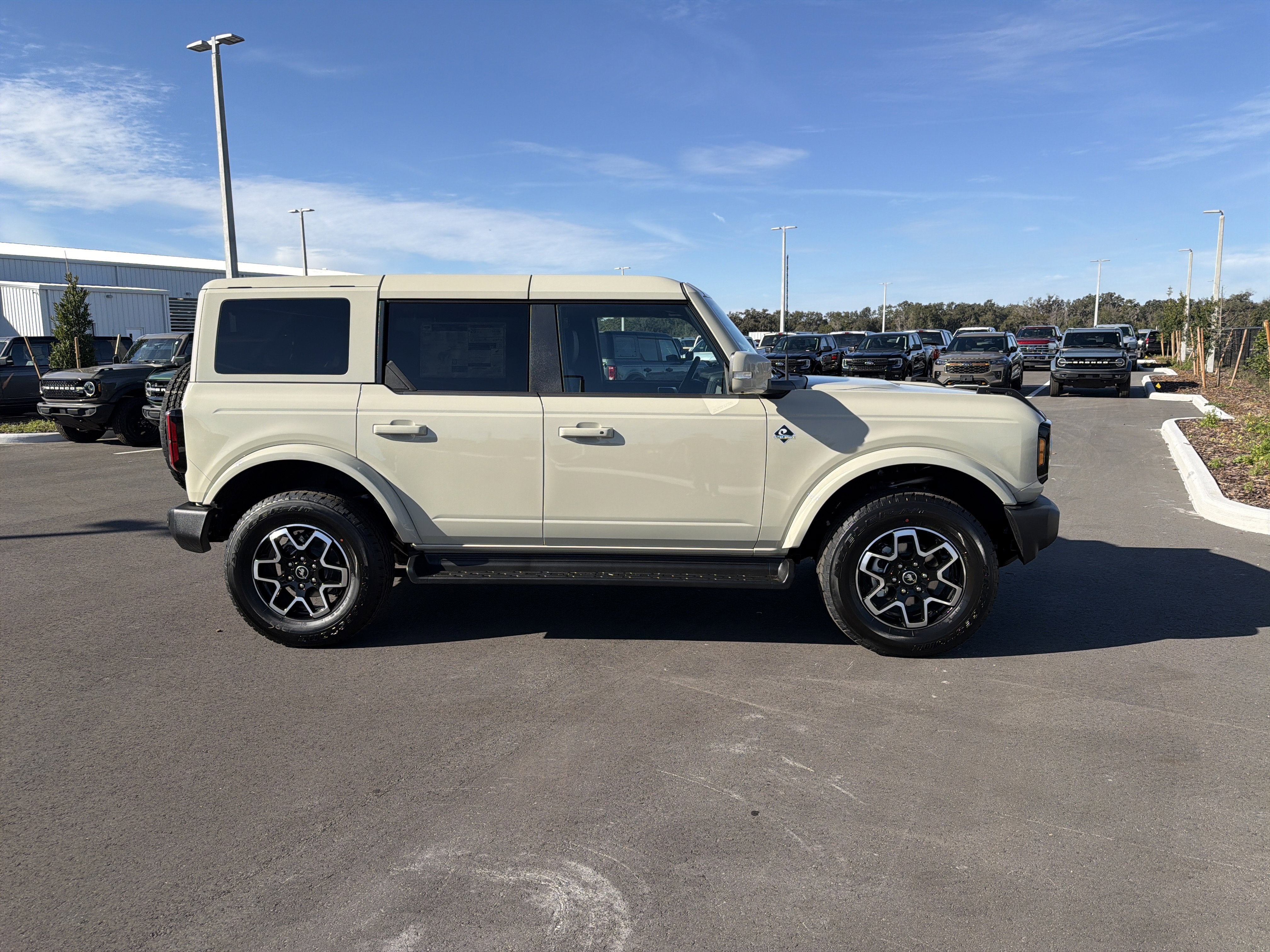 2025 Ford Bronco Outer Banks