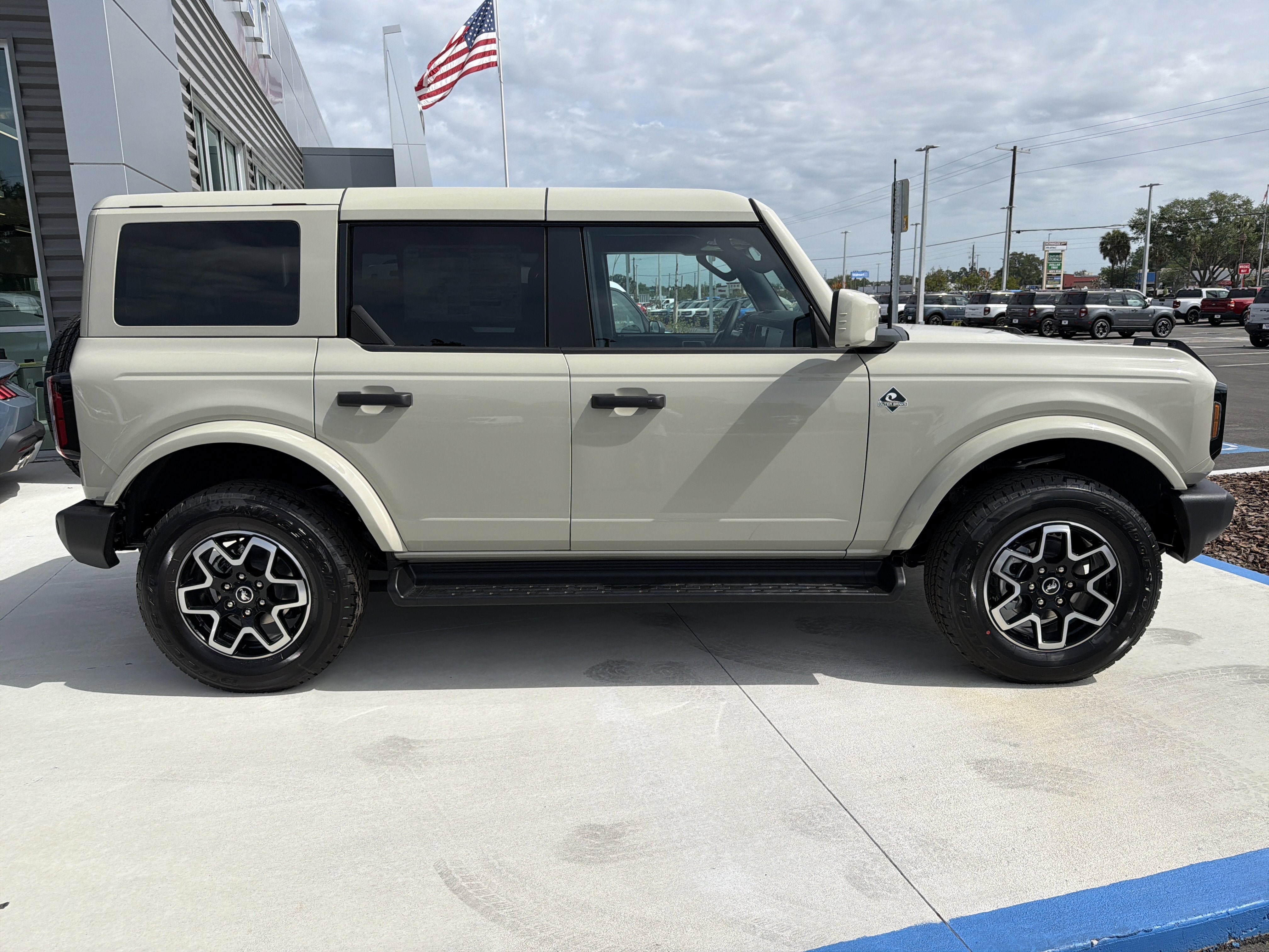 2026 Ford Bronco Outer Banks