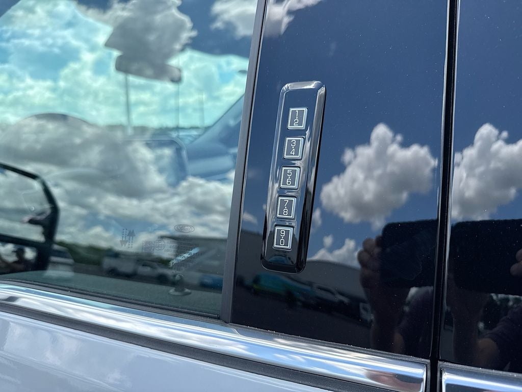 2026 Ford F-350SD Lariat DRW