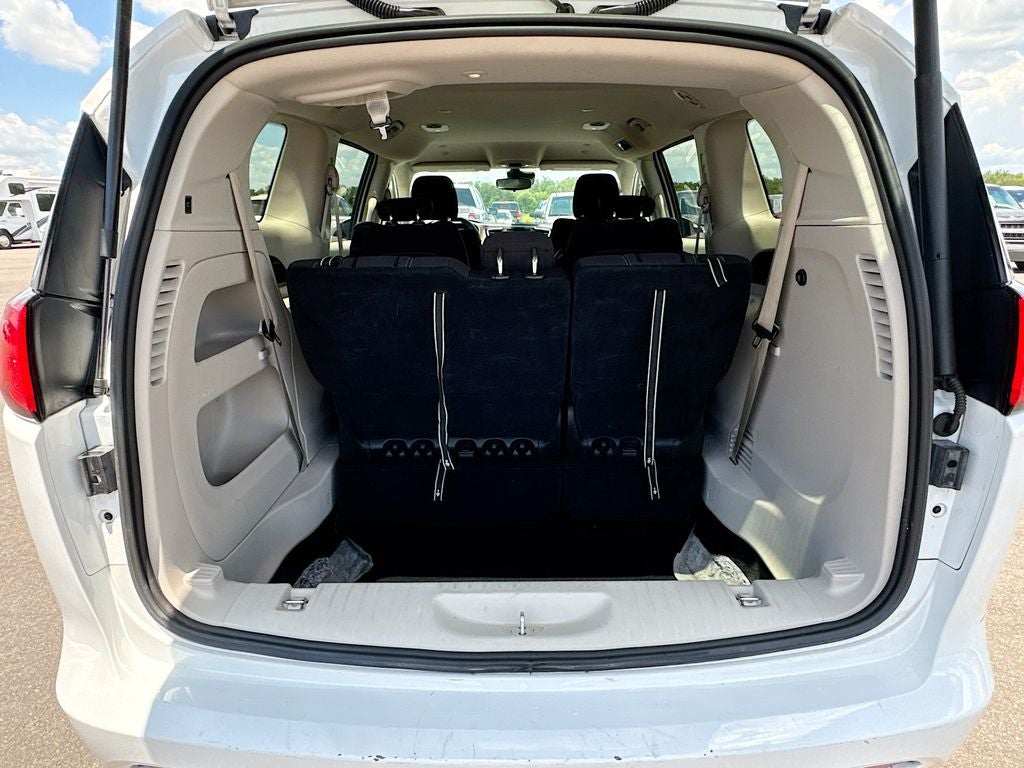 2023 Chrysler Voyager LX