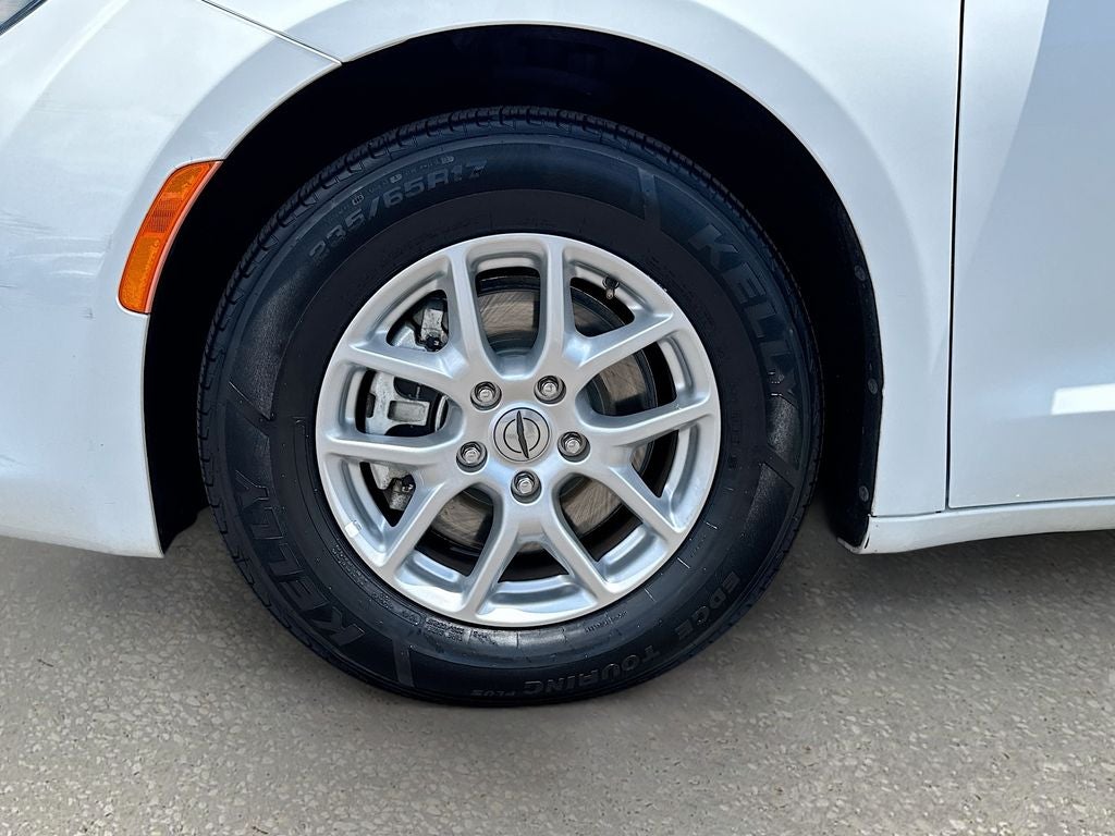 2023 Chrysler Voyager LX