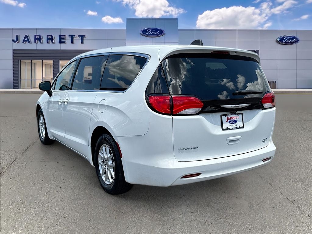 2023 Chrysler Voyager LX