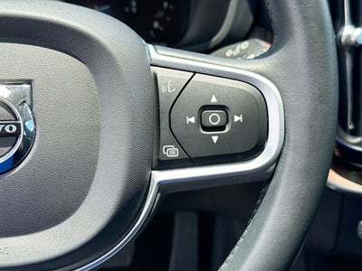 2021 Volvo XC60 T5 Momentum