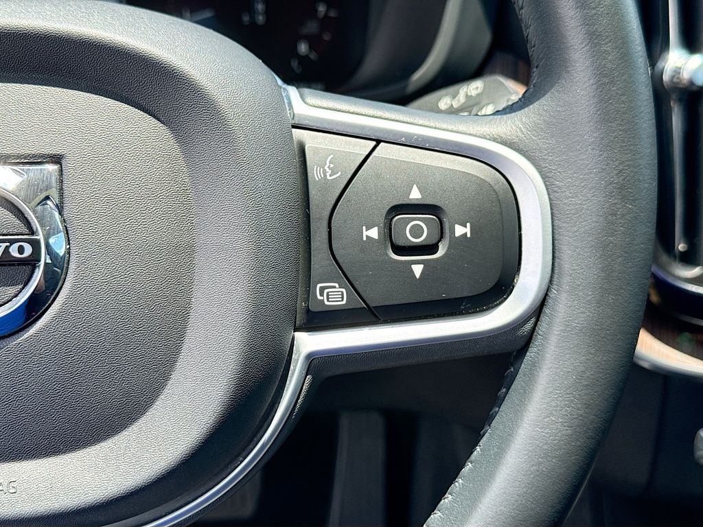2021 Volvo XC60 T5 Momentum