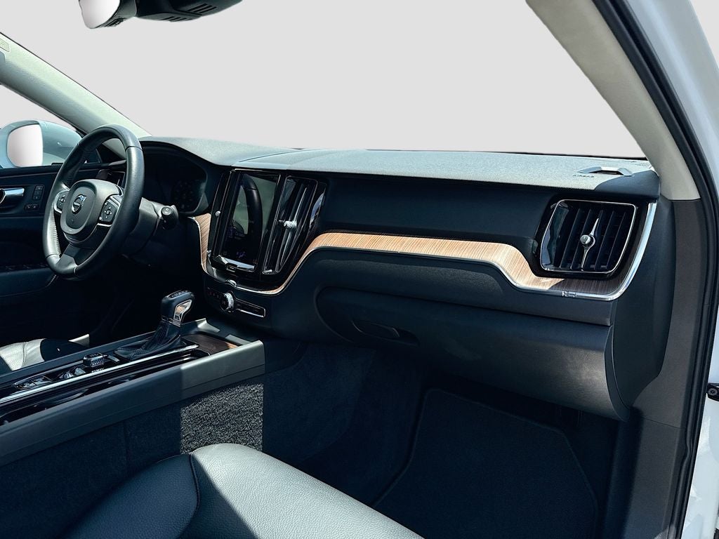 2021 Volvo XC60 T5 Momentum