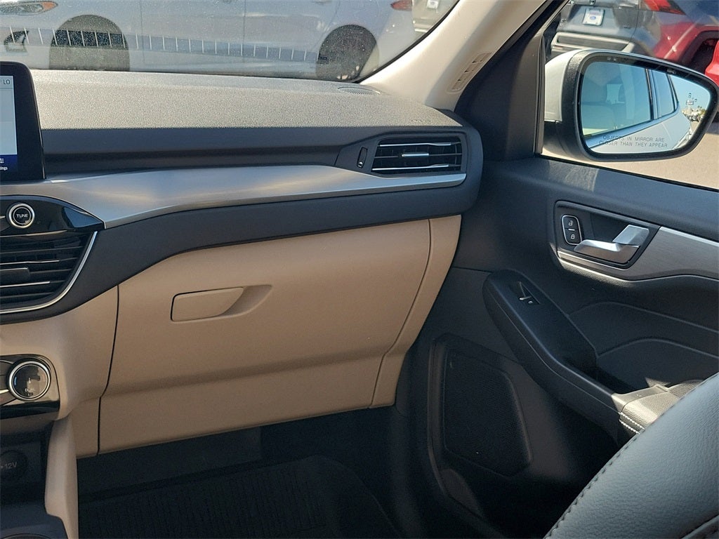 2022 Ford Escape Hybrid Titanium