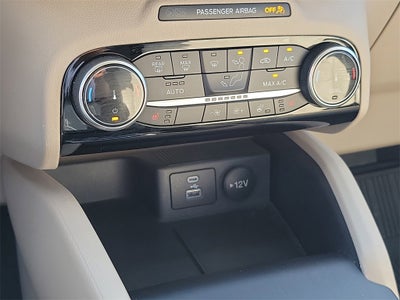 2022 Ford Escape Hybrid Titanium