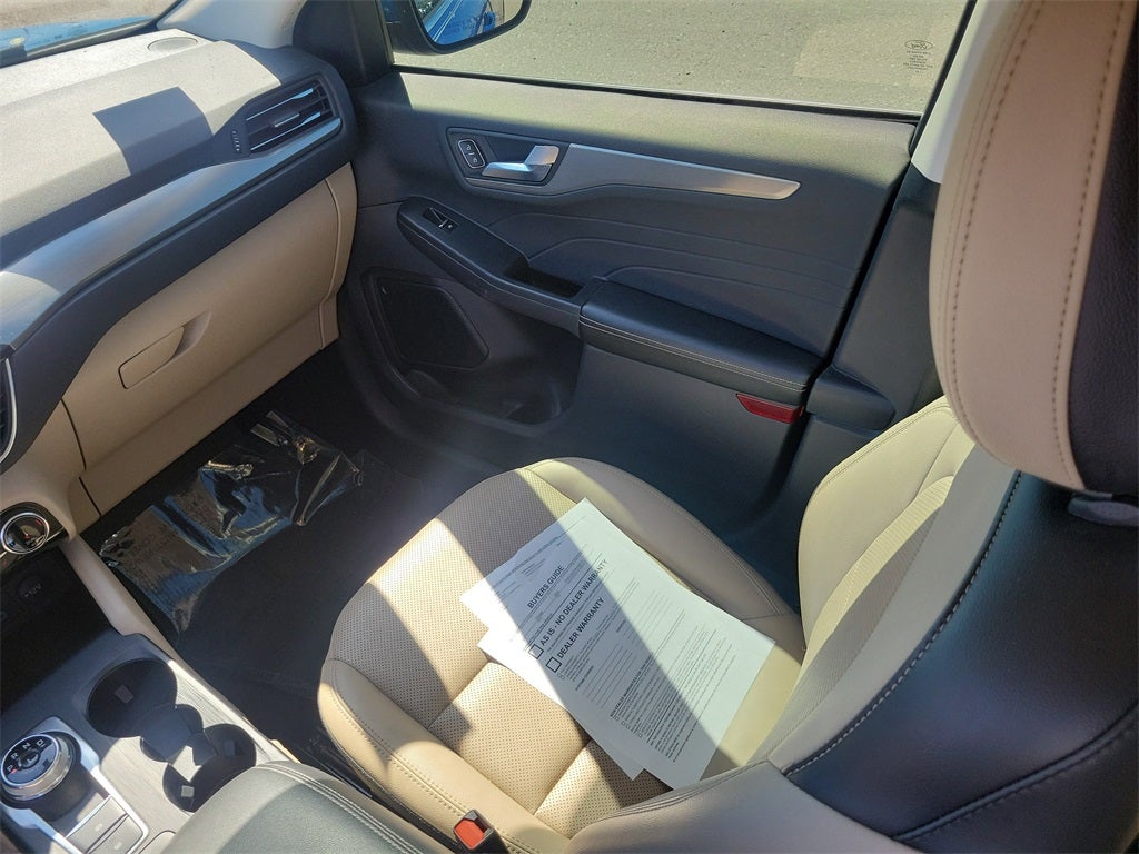 2022 Ford Escape Hybrid Titanium