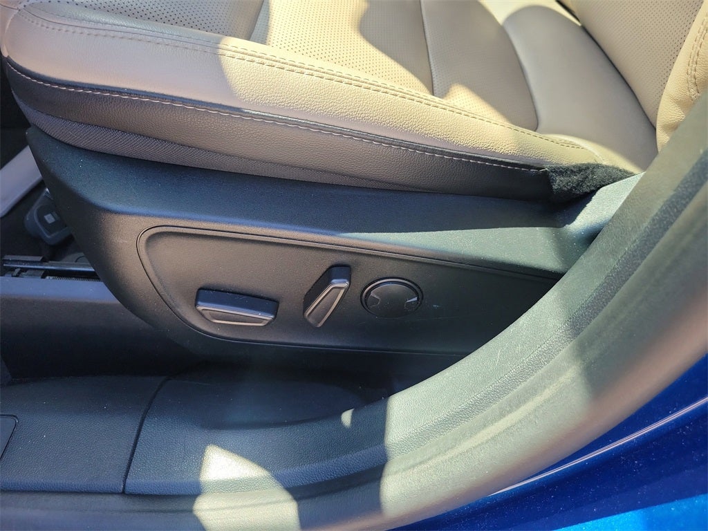 2022 Ford Escape Hybrid Titanium