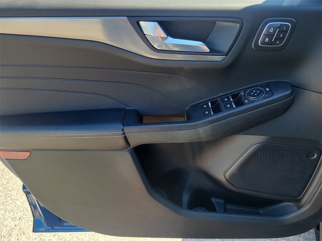 2022 Ford Escape Hybrid Titanium