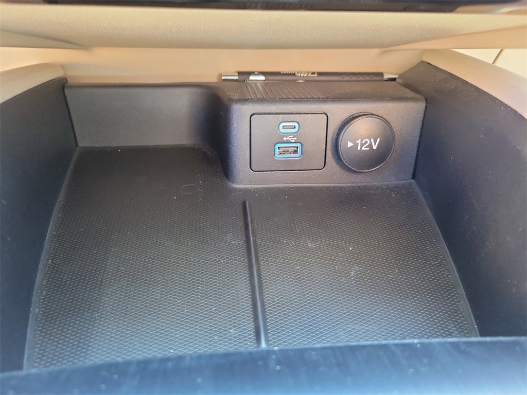 2022 Ford Escape Hybrid Titanium