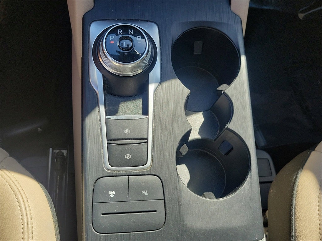 2022 Ford Escape Hybrid Titanium