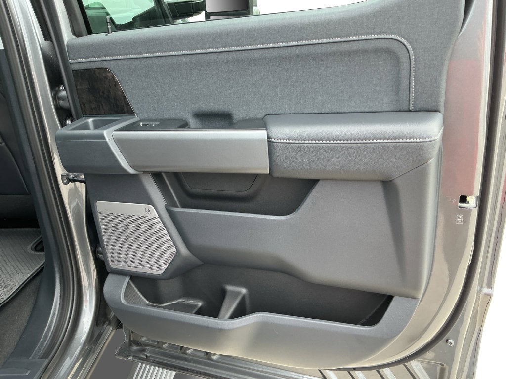 2027 Ford F-350SD Lariat DRW