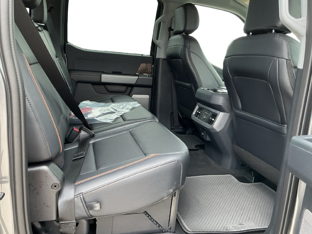 2027 Ford F-350SD Lariat DRW