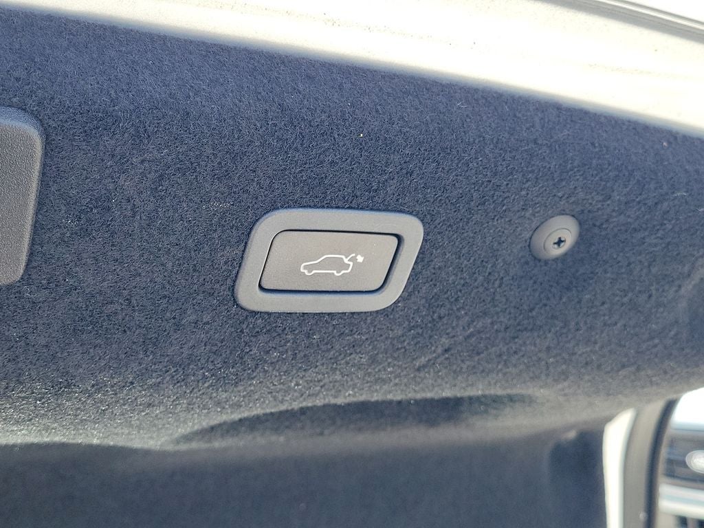 2022 Jaguar XF SE