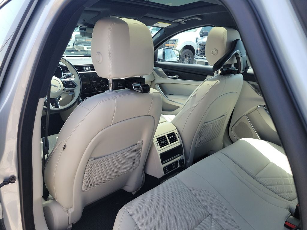 2022 Jaguar XF SE