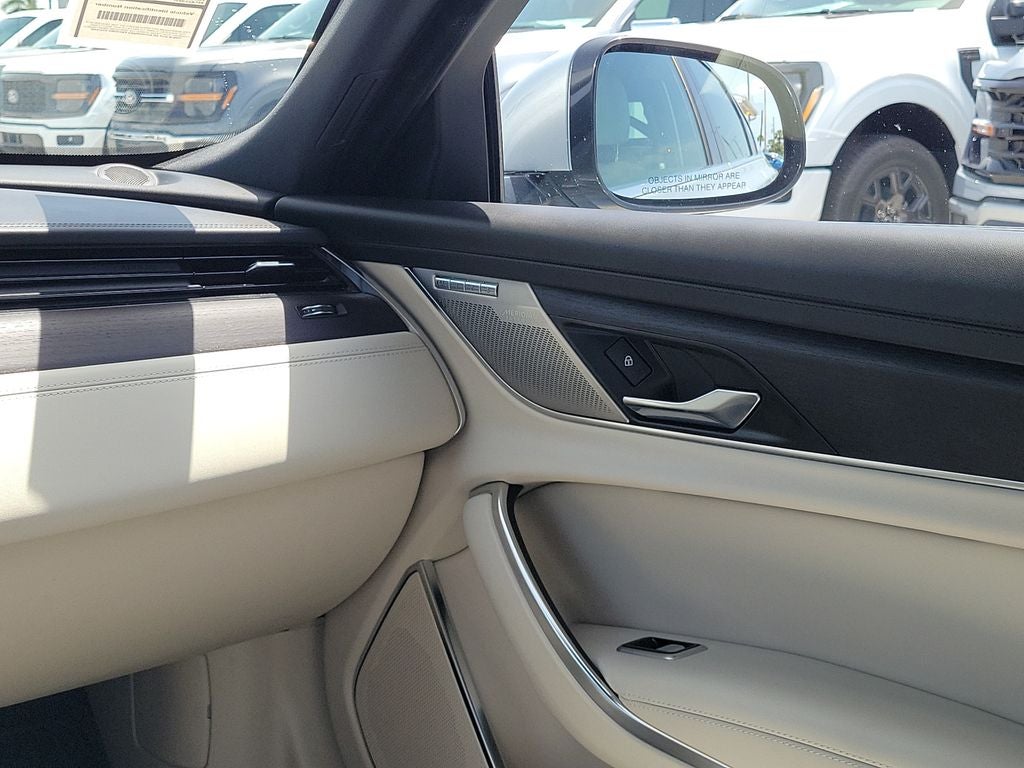 2022 Jaguar XF SE