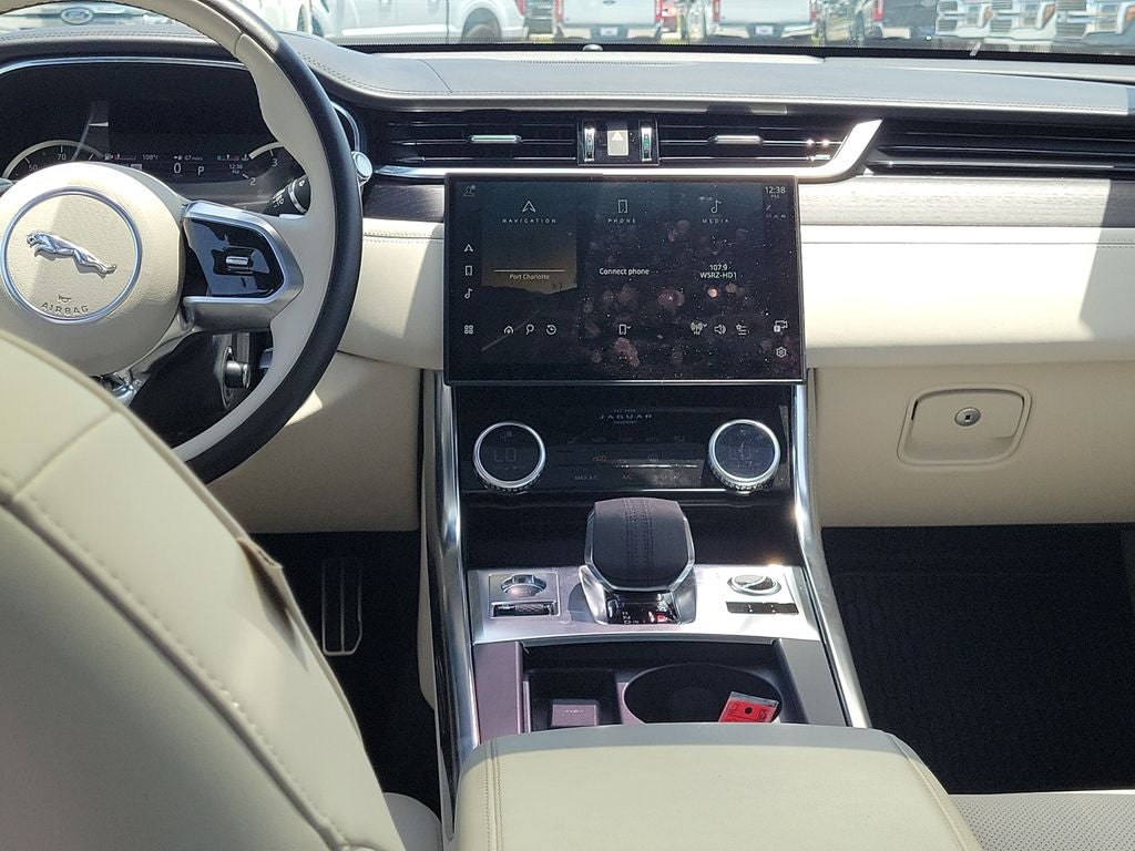 2022 Jaguar XF SE