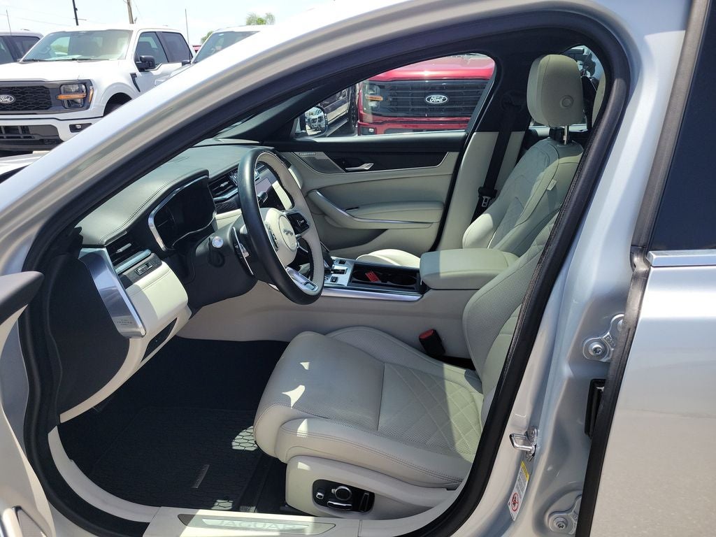2022 Jaguar XF SE