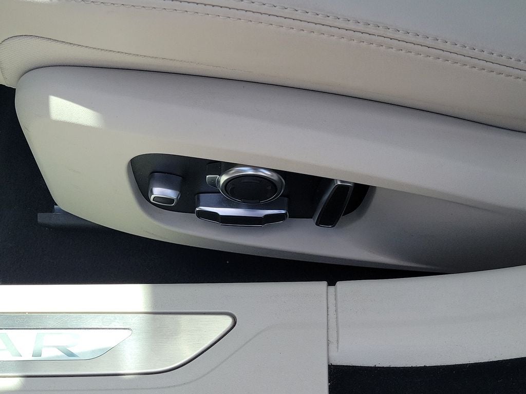 2022 Jaguar XF SE