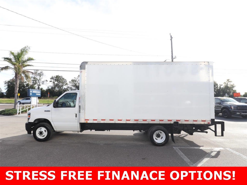 2022 Ford E-450SD Base