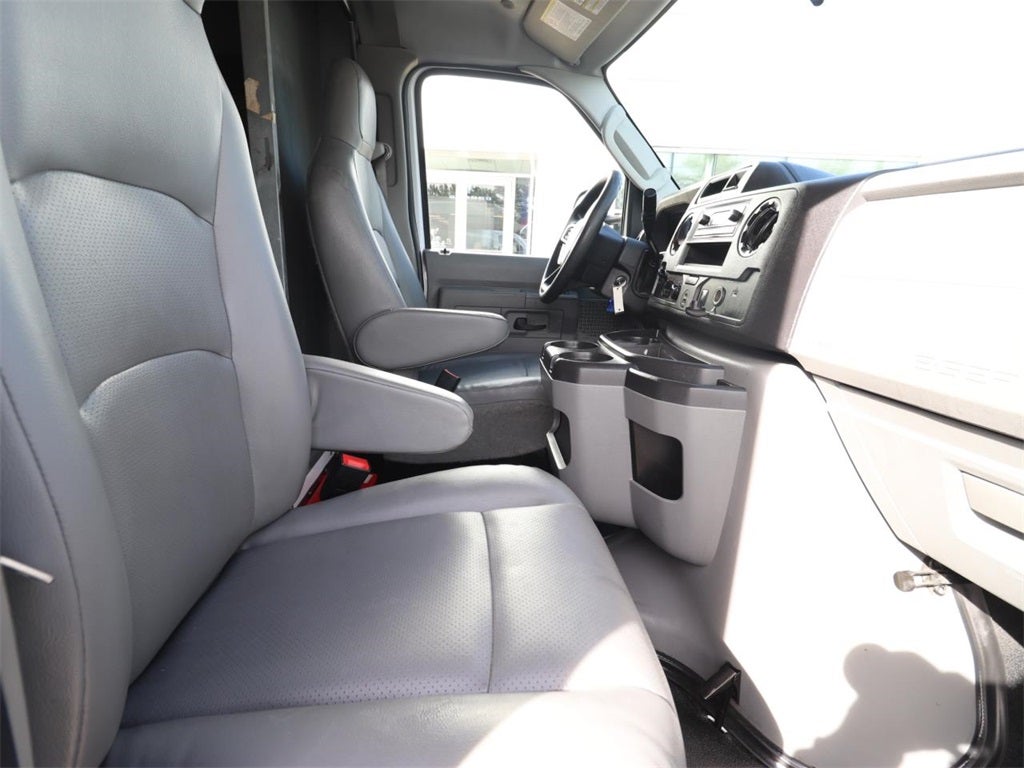 2022 Ford E-450SD Base