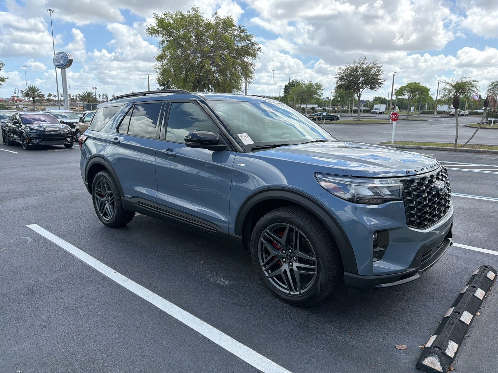 2025 Ford Explorer ST-Line