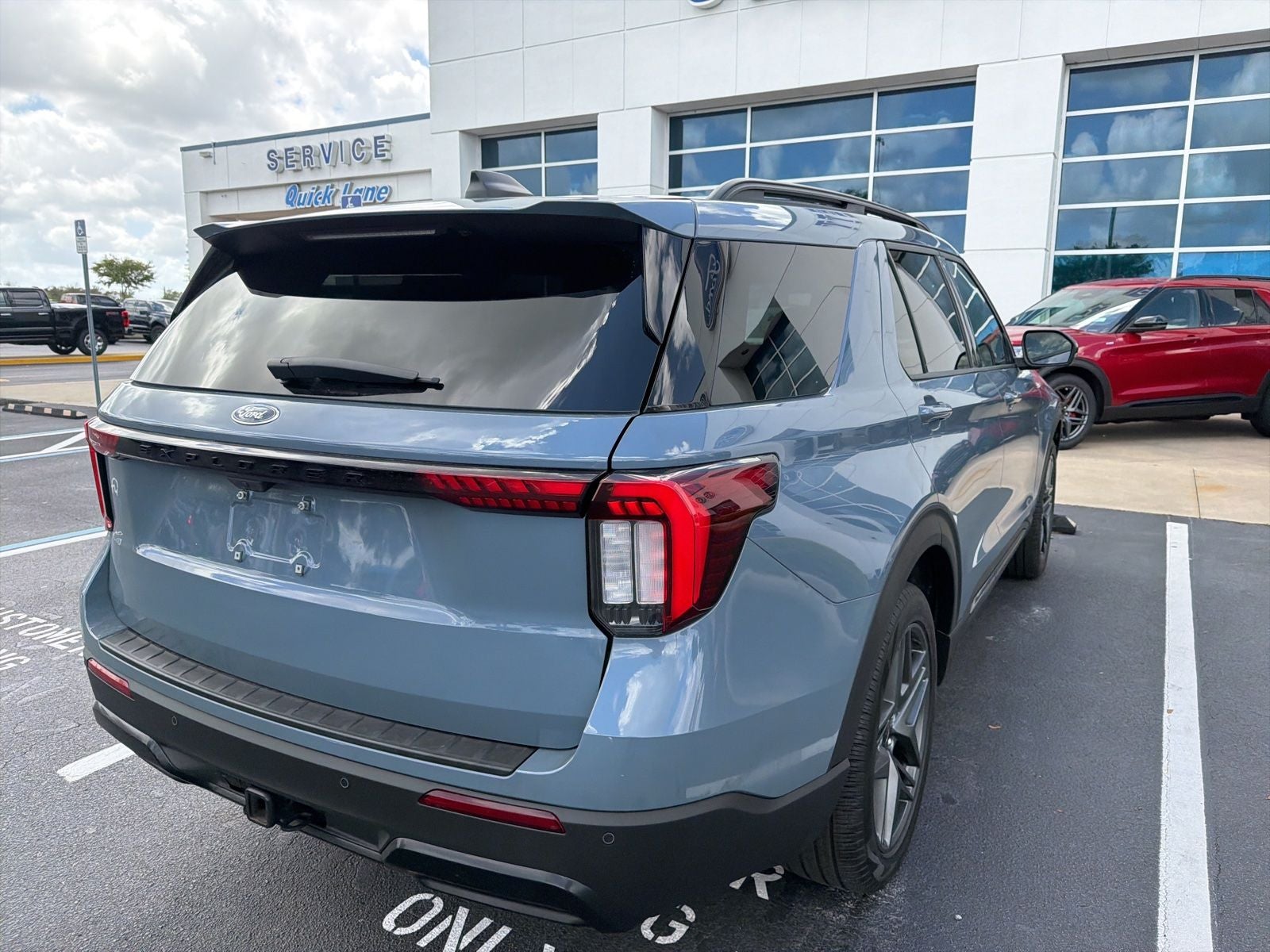 2025 Ford Explorer ST-Line