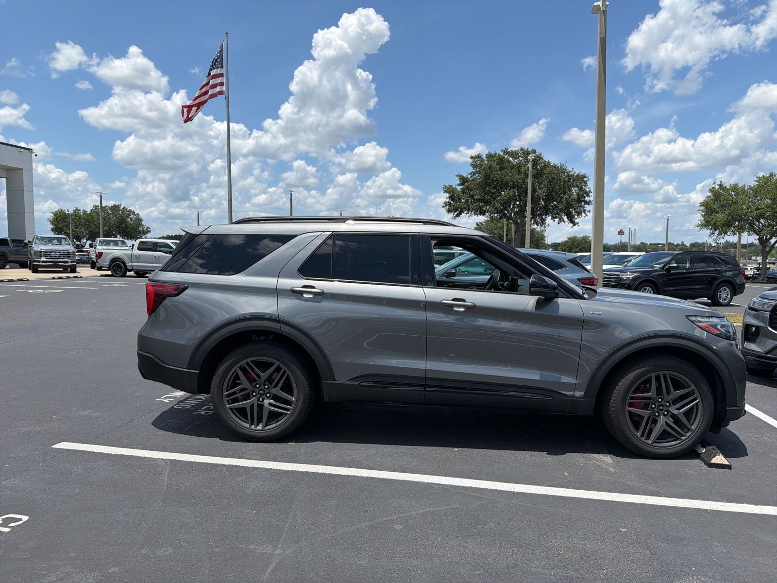 2025 Ford Explorer ST-Line