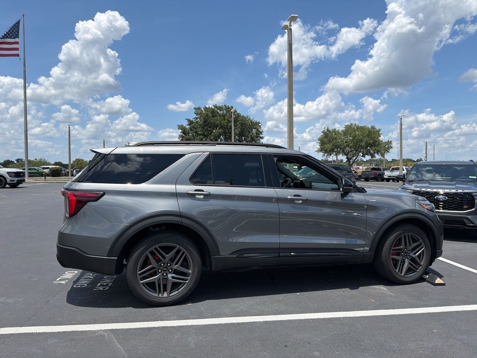 2025 Ford Explorer ST-Line