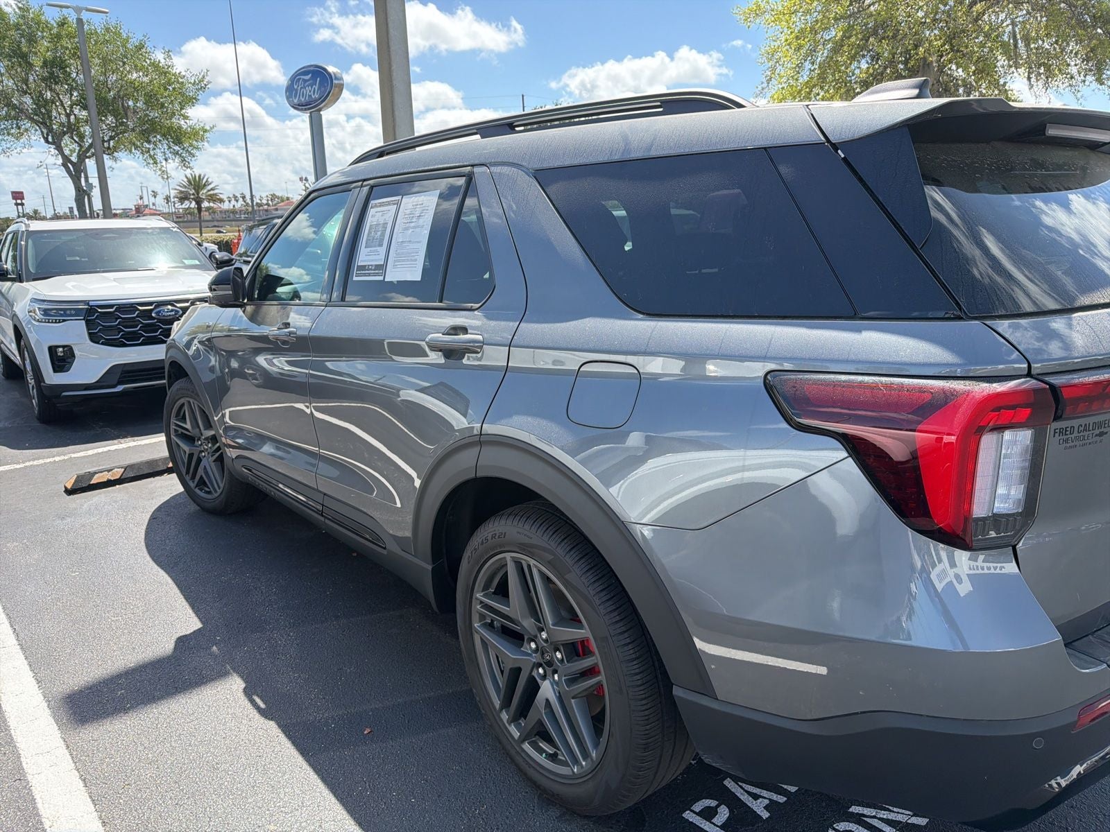 2025 Ford Explorer ST-Line
