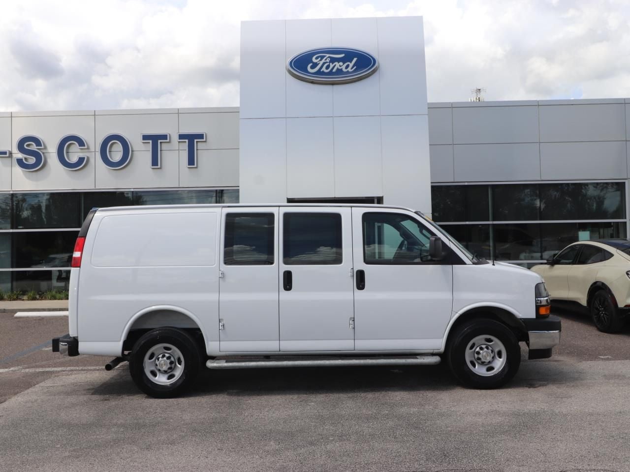 2025 Chevrolet Express 2500 Work Van Cargo