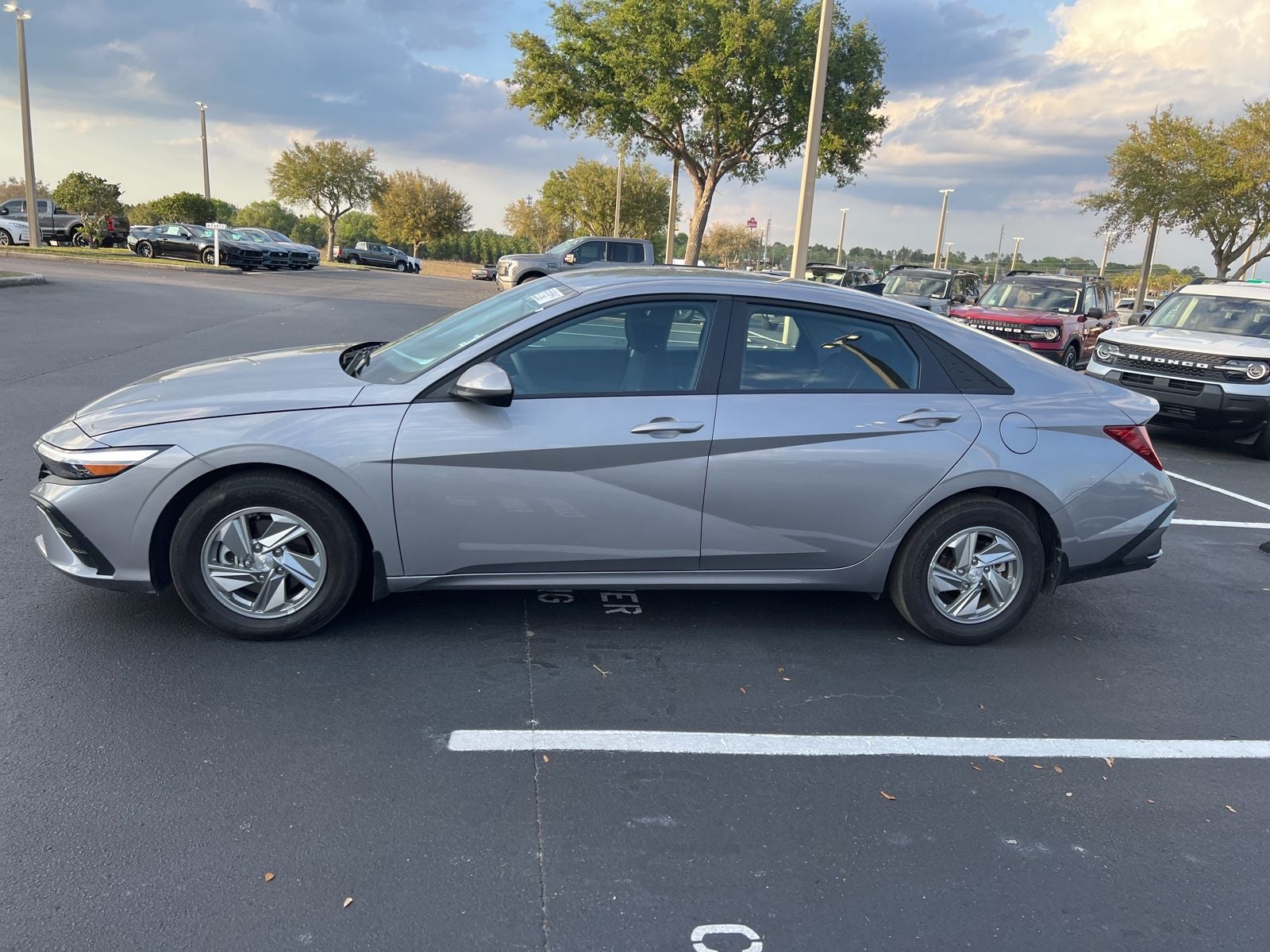 2025 Hyundai Elantra SE